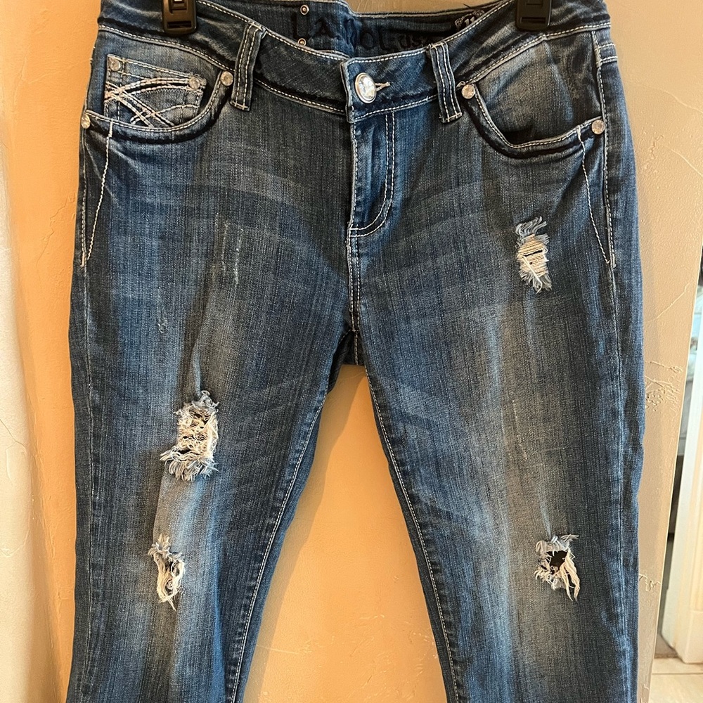 L.A. Idol Distressed Crop Blue Jeans Capris Women’s Juniors Size 11 W: 33 L: 18
